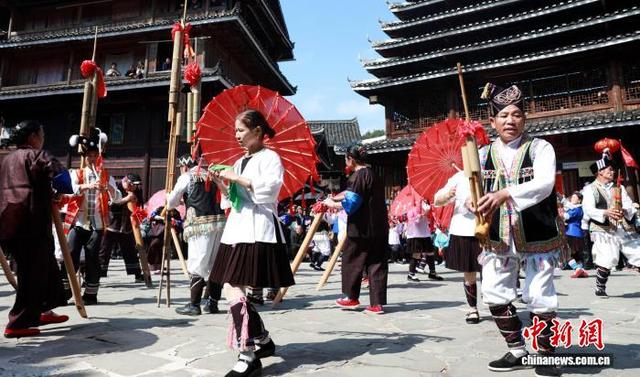 图为民俗表演现场。龚普康 摄