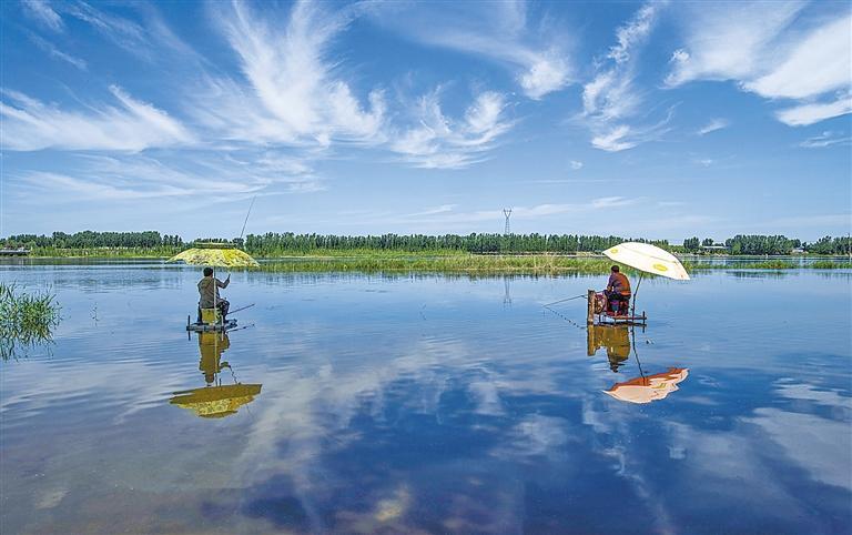 垂钓蓝天碧水（霸州牤牛河） 杜岩龙 摄