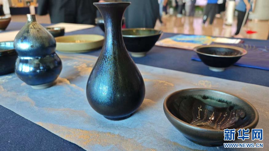   这是现场展示的建盏作品。新华网 刘默涵 摄