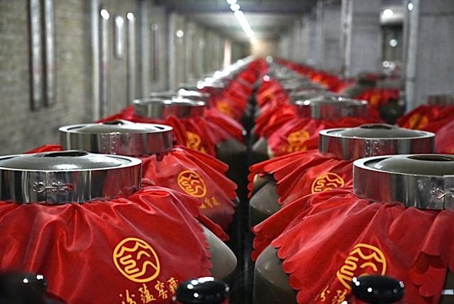 汾阳汾蕴酒厂里储存的酒缸。 澎湃新闻记者 王珏玮 图