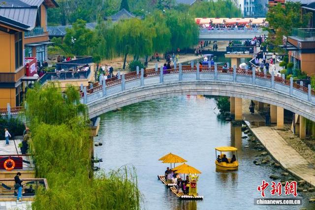 图为被誉为襄阳版“清明上河图”的襄水街。(无人机照片)张倩龙 摄