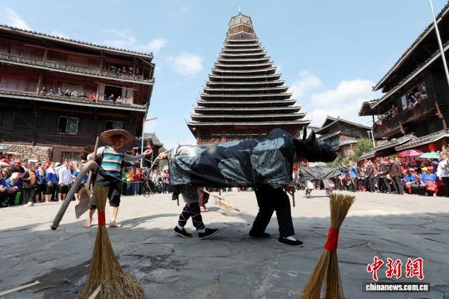 图为民俗表演现场。龚普康 摄