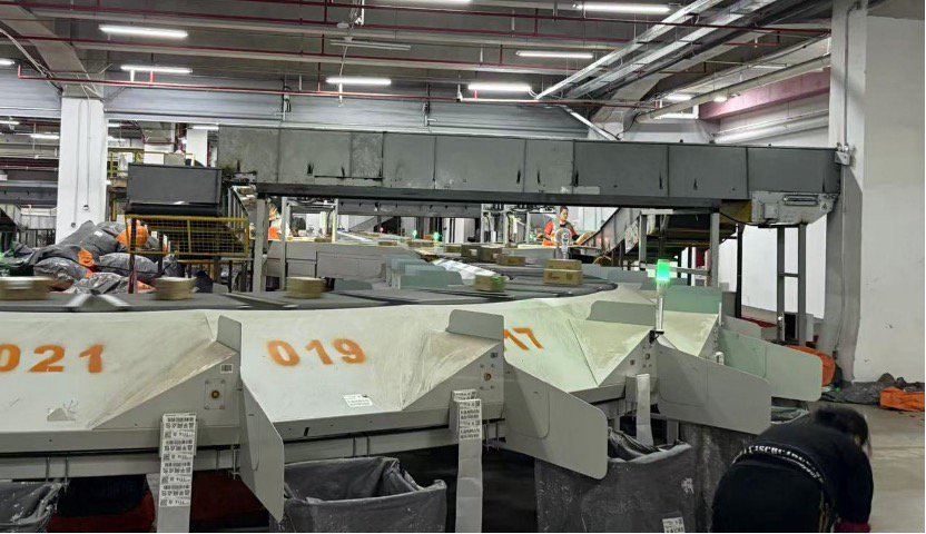 申通金山亭林网点操作场地(财联社记者 摄)