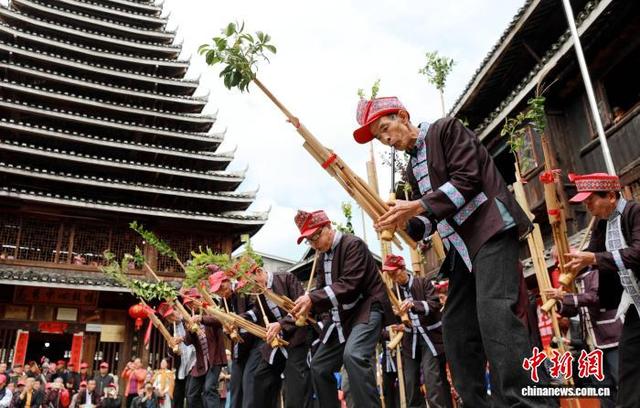 图为民俗表演现场。龚普康 摄