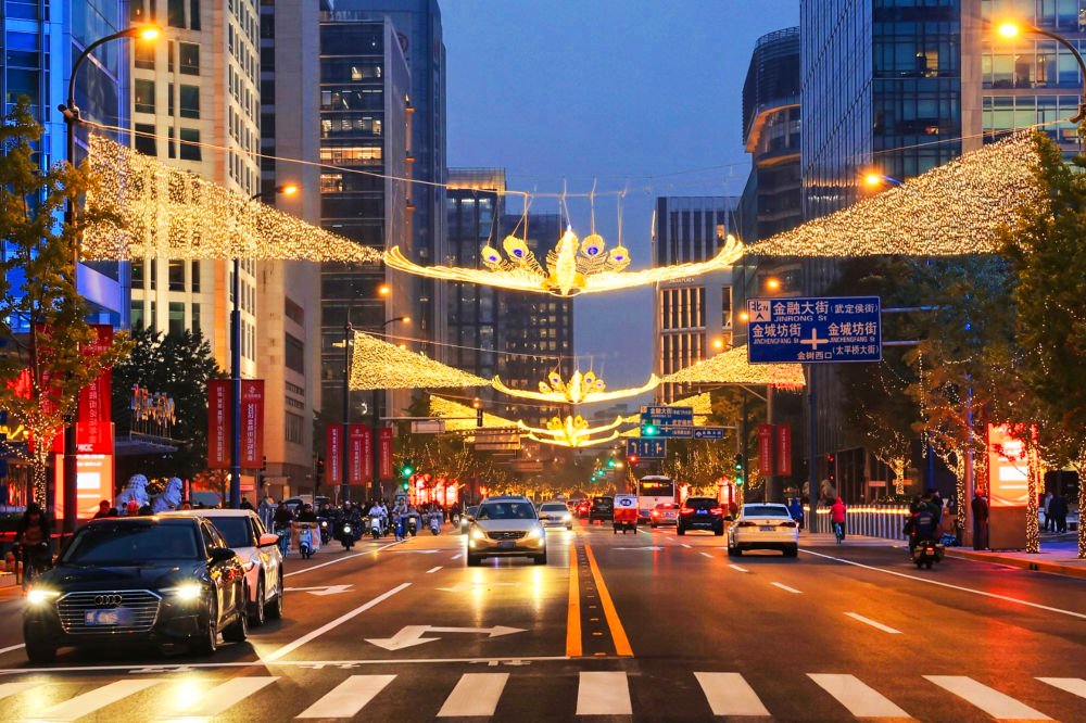 图为北京金融街夜景。新华社发(闻昭 摄)
