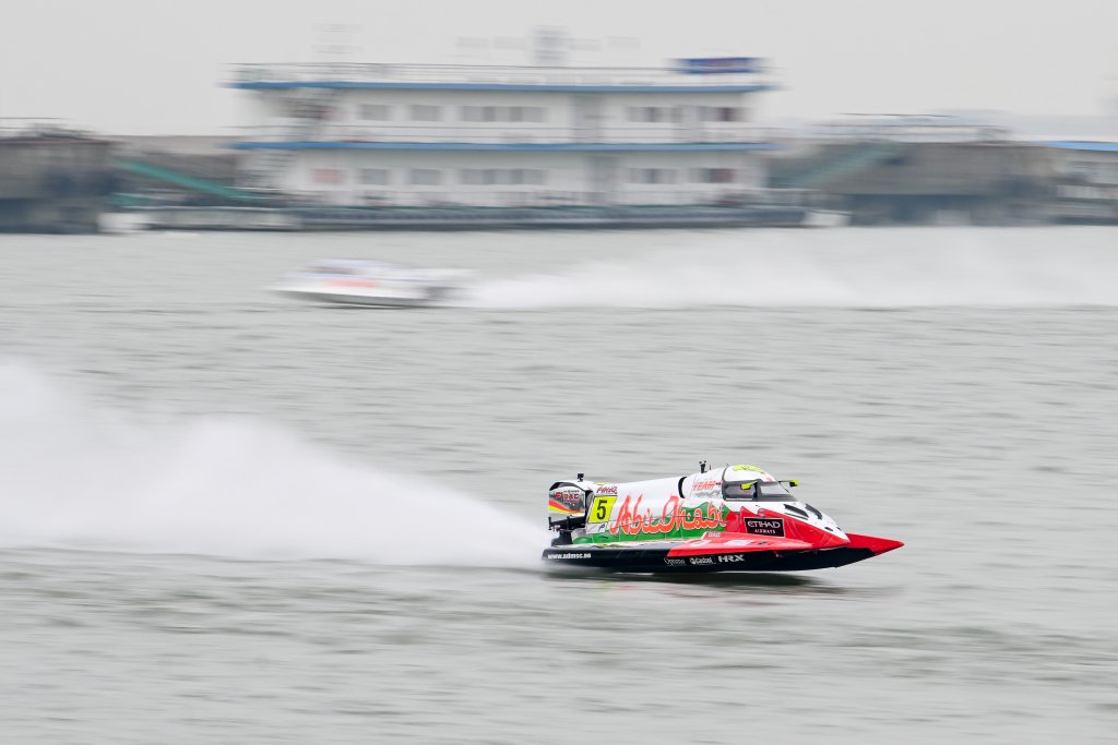 F1H2O摩托艇，被称为“超音速战斗机”，速度极快，观赏性极强。澎湃新闻记者 朱伟辉 图