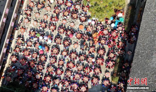 图为红薯宴现场。龚普康 摄