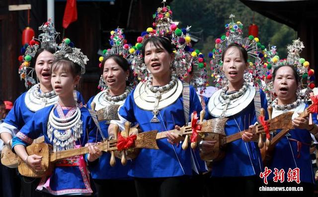 图为文艺表演现场。龚普康 摄