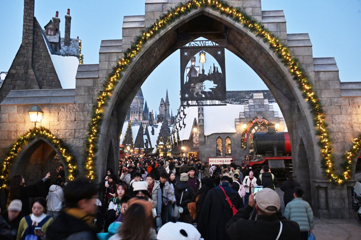 　　冬季假日如约而至，环球度假区人潮汹涌。记者 常鸣/摄