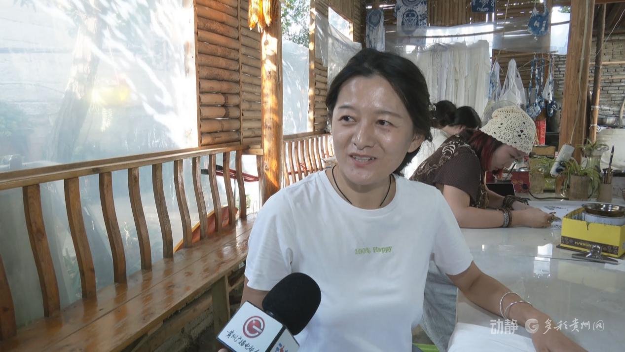 　　湖南游客黄毛孩